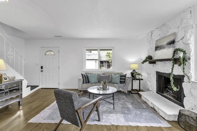 Beautiful townhouse-style, two-story condo featuring 2 bedrooms - photo 6