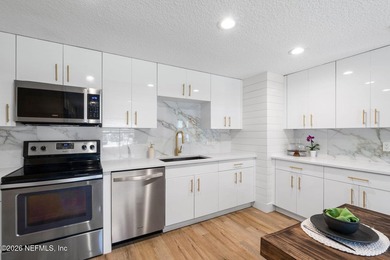 Live the Ponte Vedra Beach lifestyle in this beautifully updated - photo 16