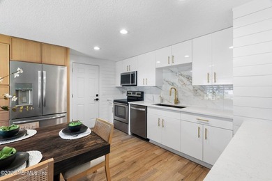 Live the Ponte Vedra Beach lifestyle in this beautifully updated - photo 18