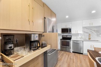 Live the Ponte Vedra Beach lifestyle in this beautifully updated - photo 19