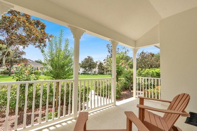 Charming 2BR/ 2 BA (NYC) style bungalow facing a large green - photo 3