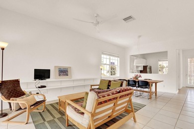 Charming 2BR/ 2 BA (NYC) style bungalow facing a large green - photo 5