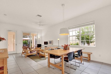 Charming 2BR/ 2 BA (NYC) style bungalow facing a large green - photo 7