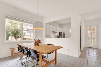 Charming 2BR/ 2 BA (NYC) style bungalow facing a large green - photo 8