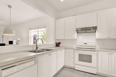 Charming 2BR/ 2 BA (NYC) style bungalow facing a large green - photo 10
