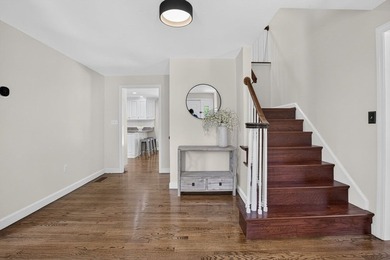 Beautifully maintained Colonial set on a manicured one-acre - photo 5