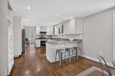 Beautifully maintained Colonial set on a manicured one-acre - photo 7