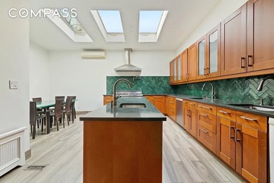 Built by acclaimed architect Benjamin Driesler in 1903, 700 E - photo 4