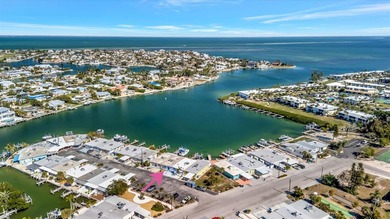 Waterfront opportunity awaits on Anna Maria Island! Discover the - photo 5