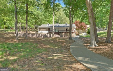 Lakefront living at its best on Lake Hartwell! This 3-bedroom - photo 4