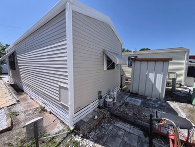 Charming Renovated 1986 DRE Mobile Home in , Largo This - photo 16