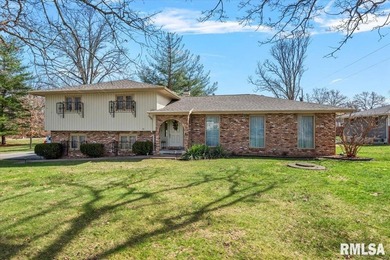 Bertinetti Lake Home For Sale in Taylorville Illinois