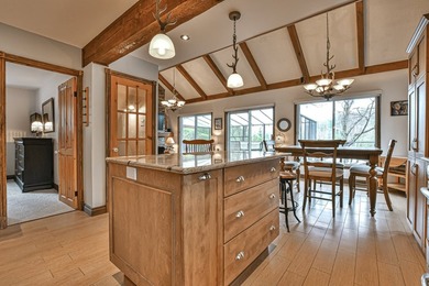 Ready to welcome you for the summer, this stunning waterfront - photo 9