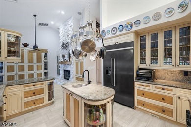 Custom Luxury Home with Unique Character. 14' Ceilings, Huge - photo 16