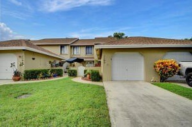 (private lake, pond, creek) Townhome/Townhouse For Sale in Greenacres Florida