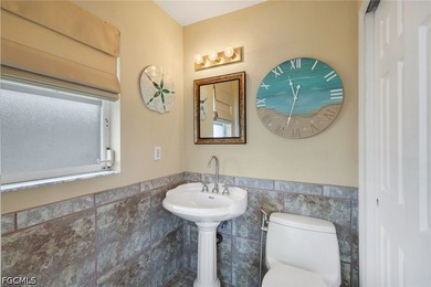 Custom Luxury Home with Unique Character. 14' Ceilings, Huge - photo 41