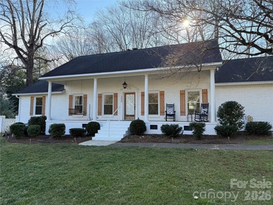 Lake Wylie Home Sale Pending in Belmont North Carolina