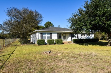 HOME ON 20+ ACRES WITH BARN & POLE BARN IN QUITMAN TX - photo 6