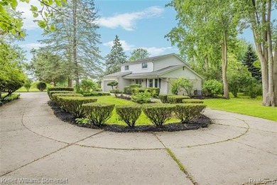 Nestled on nearly 2 acres of beautifully maintained property - photo 4