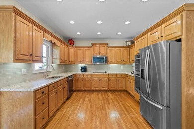 PRICE IMPROVEMENT - Welcome home to this beautifully maintained - photo 9