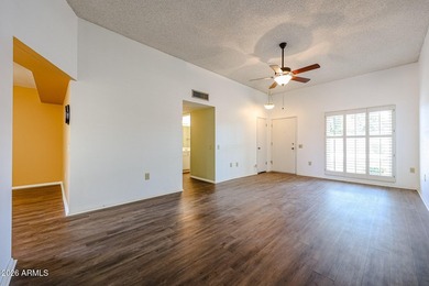 LOCATION, LOCATION, LOCATION! Beautiful, move-in-ready and - photo 2