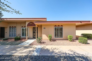 LOCATION, LOCATION, LOCATION! Beautiful, move-in-ready and - photo 7