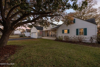 Welcome to an exceptional Neuse River retreat, just across the - photo 4
