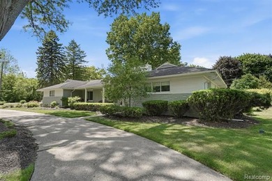 Welcome home to this stunning Bloomfield Hills ranch, where - photo 3