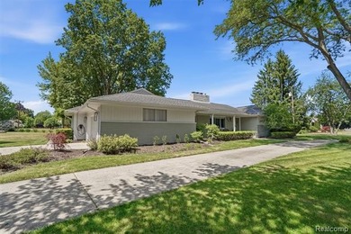 Welcome home to this stunning Bloomfield Hills ranch, where - photo 4