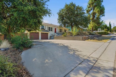Full of character and charm, this beautifully maintained 1940 - photo 3