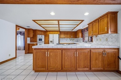 Beautiful custom-built family home designed for both comfort & - photo 18