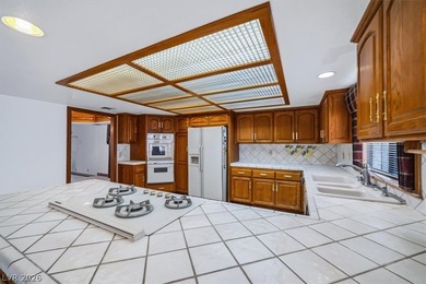 Beautiful custom-built family home designed for both comfort & - photo 19