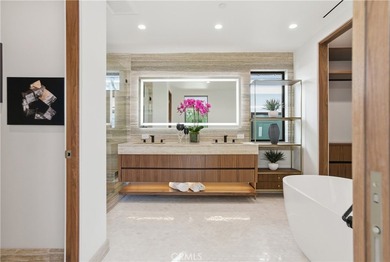 Welcome to 400 Heliotrope, a newly built Village gem ideally - photo 20