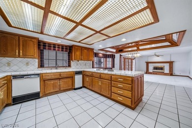 Beautiful custom-built family home designed for both comfort & - photo 21