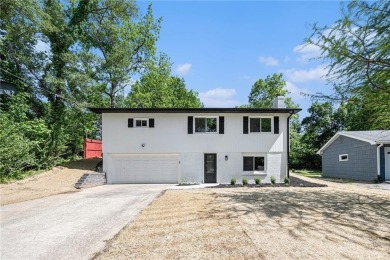 Lake Home For Sale in Lake Waukomis, Missouri