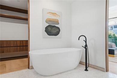 Welcome to 400 Heliotrope, a newly built Village gem ideally - photo 22