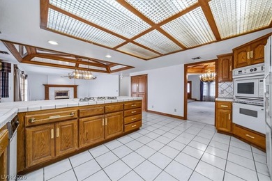 Beautiful custom-built family home designed for both comfort & - photo 23