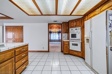 Beautiful custom-built family home designed for both comfort & - photo 24