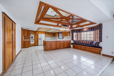 Beautiful custom-built family home designed for both comfort & - photo 28