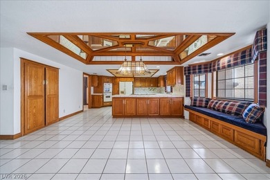 Beautiful custom-built family home designed for both comfort & - photo 29