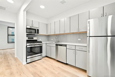 Welcome to the Soundview Park Townhouses. This is a New - photo 10