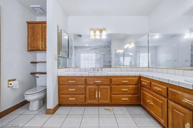Beautiful custom-built family home designed for both comfort & - photo 44