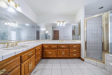 Beautiful custom-built family home designed for both comfort & - photo 45