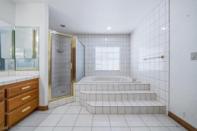 Beautiful custom-built family home designed for both comfort & - photo 46