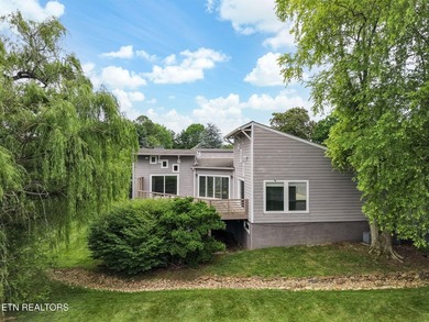Welcome to this one-of-a-kind executive home in the prestigious - photo 8