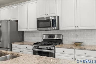 Welcome to this beautifully maintained 3-bedroom, 2.5-bath home - photo 12