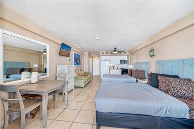 Oceanfront Perfection at the Iconic Hawaiian Inn Beach Resort - photo 12