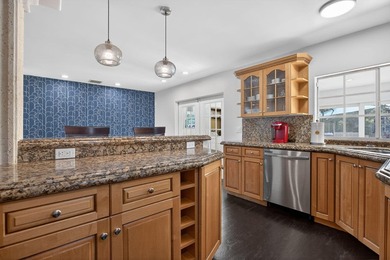 Tucked on an oversized double lot minutes from the beach, this 4 - photo 14