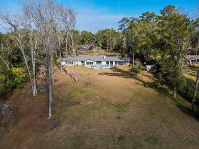 Quiet lakefront living with style: This midcentury modern ranch - photo 14