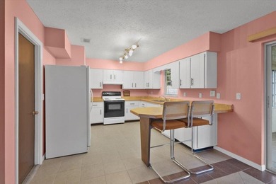 Welcome to this charming Port St. Lucie retreat! Offering rare - photo 18